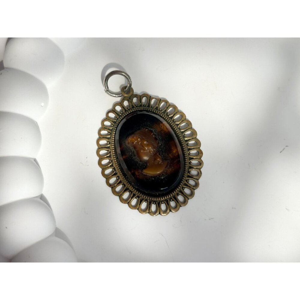 Vintage Tortoise Colored Baroness Victorian Cameo Pendant - Picture 2 of 7